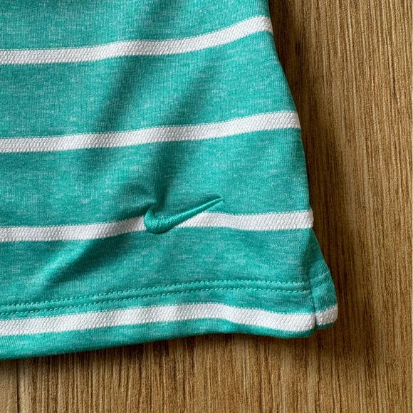 Women's Nike Golf Dri-Fit Sleeveless Striped Polo, Size Medium - Picture 3 of 4
